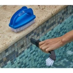 Brosse Multi-fonction Kerlis -Magasin Piscines 14040 action 2
