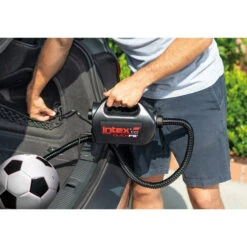 Gonfleur éléctrique Compresseur 12 & 220 V Intex -Magasin Piscines 68609 ambiance 4 min