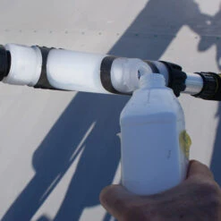 Balai Hydro Jet Xpro Pour Volet Et Couverture De Piscine Kerlis -Magasin Piscines balai hydro jet xpro volet couverture piscine kerlis 2