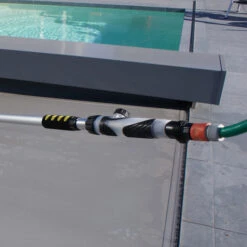 Balai Hydro Jet Xpro Pour Volet Et Couverture De Piscine Kerlis -Magasin Piscines balai hydro jet xpro volet couverture piscine kerlis 9