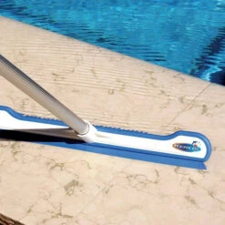 Balai De Piscine Résistant Multi-usages Kerlis - 40 Cm -Magasin Piscines balai multi usage 14009 margelle min