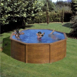 GRE Piscine Ronde Acier Gré Sicilia Imitation Bois - Ø 3 X 1,20 M -Magasin Piscines kitpr353w piscine ronde acier gre sicilia imitation bois 350 120 ambiance 1