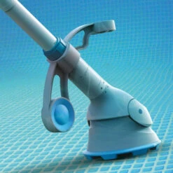 Nettoyeur Hydraulique Kokido KRILL Pour Piscines < Ø 6 M -Magasin Piscines kok 200 0133 nettoyeur hydraulique kokido krill ambiance