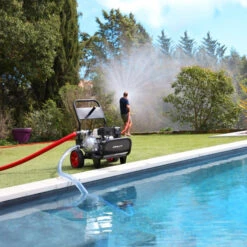 Motopompe De Piscine Pour Protection Incendie Pool Sam -Magasin Piscines ps poolsam1 pompe piscine protection incendie pool sam ambiance jet