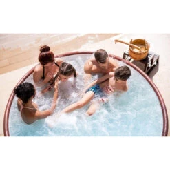 Spa Semi-rigide Bestway Lay-Z Spa HELSINKI AirJet 7 Places -Magasin Piscines spa helsinki ambiance famille min 1